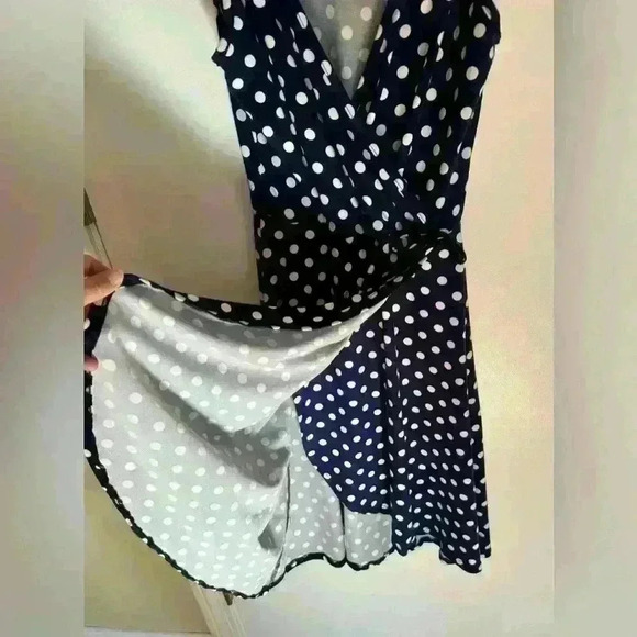 Wrap dress in polka dot navy and white by Caution To The Wind size Medium - Picture 7 of 13